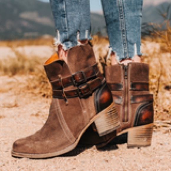 Freebird Brown Ankle Boots - Picture 2 of 12